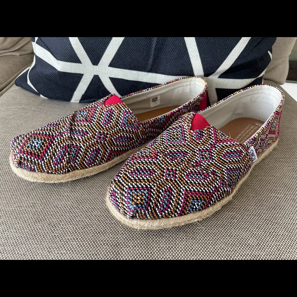 TOMS classic burlap multi-color slip-on shoes